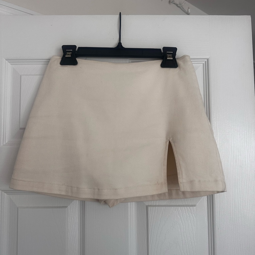 Grey Bandit Cream Mini Skirt/Skort